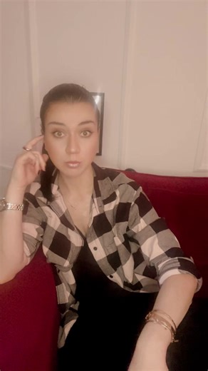 Відео користувача Irina Ri (@irina.ri00) з композицією «оригинальный звук - Irina Ri»