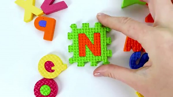 🧩 Learn the Spanish Alphabet with Puzzle | Step-by-Step Letters 🎉