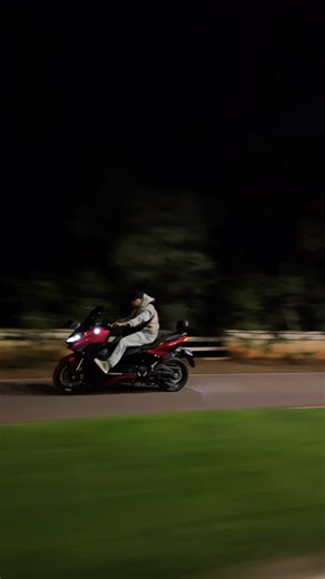 𝗢𝘁𝗵𝗺𝗮𝗻𝗲_𝗠𝗼𝘀𝗮𝘄𝗶🏍️ on Instagram: "TOP SPEED T-MAX 560 ☠️ . . . . . . . . .. . . #yamaha #tmax560 #motorcycle"
