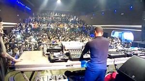 Quand Jeff Mills balance son mythique 'The Bells' en live 🔔🎶 | Electro News