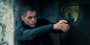 The Contractor : Chris Pine est traqué dans la bande-annonce explosive du thriller