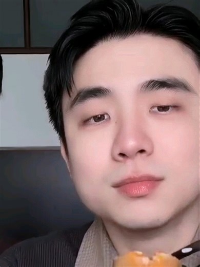 Bé Duôn ngậm trứng trong miệng đúng hem 😽 Tròn tròn, trắng trắng, xinh xinh như này, bảo 2 tuổi cũng tin ý 😾 #ninhduongstory #amiuoi #nguyentungduong