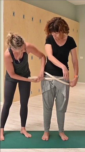 How to stabilize your SI Joint with a yoga strap