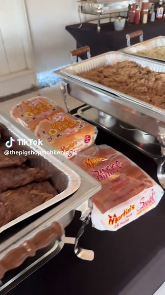 Mobile Pignic: Delicious Full-Service Catering Experience