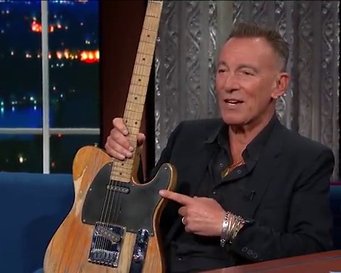 105K views · 1.1K reactions | Ved du hvad Bruce Springsteen kalder sin ikoniske guitar? Se hele interviewet her!: https://www.youtube.com/watch?v=-Fh4J5OxazM | Sony Music Denmark | Facebook