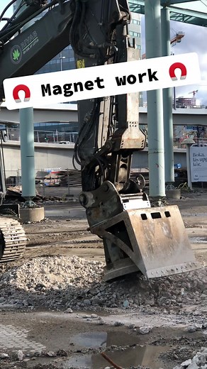 Demolition work with this Volvo excavator and various attachments. The pulveriser/“muncher” crushing concrete panels to expose the reinforcing metal, then the magnet removing that metal. Very interesting how the separation of material is handled on this bridge demolition job. #mostlydiggers #demolition #demolicion #crusher #magnet #demolife #heavyequipment #excavator #excavatoroperator #recycling #rubble #bridgedemo #constructionwaste #volvoexcavator