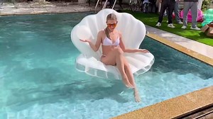 SinSed-Inflatable Shell Pool Float - Giant Clamshell Design with Pearl Balls - Perfect for Children's Birthday Parties, Summer Beach Fun, and Mermaid Ocean Themed Events!, Medium