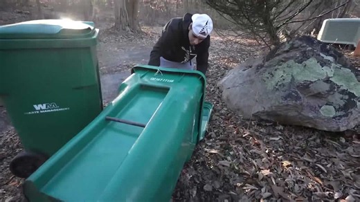 Their senior dog disappeared without a trace - minutes later they heard something behind a dumpster