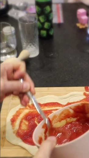 How To Make Homemade Cheese Pizza in 5 Minutes!