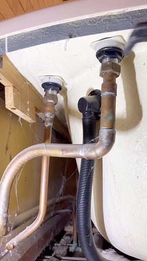 How to change a set of bath taps! #diy #howto #subscribe #plumber-000 #asmr #plumbing #youtubeshorts | Woodworking-10M