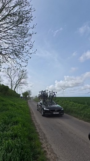 Paris-Roubaix Puncture: Wheel Change POV & Rating