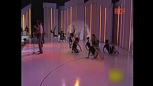 303K views · 30K reactions |  Mecano Maquillaje 1982 Se convirtió en la «la canción del verano» de 1982. «Maquillaje» fue todo un éxito desde el mismo momento en que se la comenzó a promocionar en la radio y es otra de esas canciones que serían ineludibles dentro de los conciertos que Mecano diera en directo. | Chavo RucosMúsica | Facebook