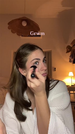 Beach Makeup: Step-by-Step Guide for a Fresh Look