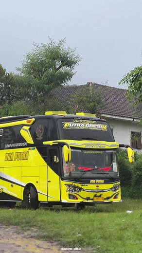 Hujan masi airr? #busmania #kawalplatw #gaknyenderturuboss #kelasberat