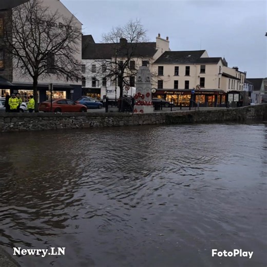 STORM BRAM: HIGH WINDS AND FLOOD CONCERNS IN NEWRY ​There is a level of concern in Newry today as water levels on the Clanrye River remain significantly high following Storm Bram. Department for Infrastructure (DfI) officials are currently stationed at Newry Town Hall and Bank Parade to monitor the threat of flooding. ​They are joined by Eamon Connolly of Newry BID, who has spent the last year collaborating with statutory bodies on a comprehensive flood prevention programme. Although high tide p