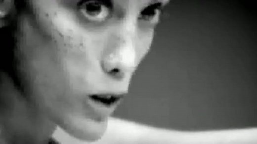 Morta la modella anoressica di Toscani