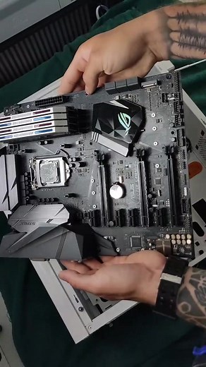 part 1 of building a white pc - disassemble my old one. enjoy some ASMR 🔥 #vtech1 #pc #desksetup #pcbuild #whitebuild #pcsetup