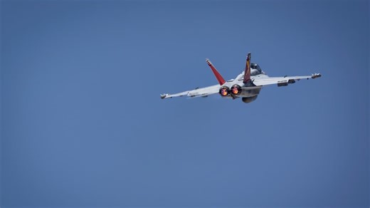 Vojenské lietadlo sa zrútilo počas cvičného letu, obaja piloti sú nezvestní