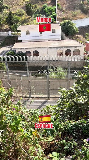 Barrière Maroc Espagne: soldats déterminés franchissent la barrière