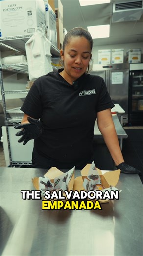 Did you know? Empanadas De Platano are one🥇of the two✌🏼Top Desserts 🍨 from El Salvador 😋🇸🇻 A Salvadoran Classic treat with a unique twist compared to the rest that we absolutely love 💙❤️ Available at ALL Vchos locations #vchostruck #vchos #salvipride #salvipride🇸🇻 #salvadoranfood #postres #postrescaseros #plantainlover #plantainlovers #veganrecipes | Vchos Truck