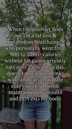 How is this possible? 👇 ✅ First, make sure you are following @cschmidt.fit (hi, its MEEE)! I wrote my masters thesis on reverse dieting to heal our metabolism from diet burnout and LOVE sharing my education with you! 👩🏼‍🎓See my “meet me” story highlight! Because I have a healthy metabolism. Not a “survive on 1200 calories” metabolism. Not a “fear every carb and sugar molecule” metabolism. A strong, flexible, fueled metabolism that I built through years of reverse dieting, consistency, and fi