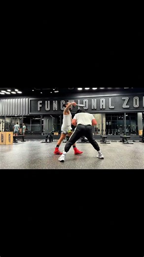 Hands follow the feet. #fightprep #boxing #boxingexercise #padwork #mma