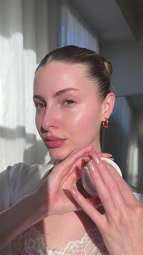 Meet Le Balm. The secret behind the glow. ✨ #bonjoutbeauty #lebalm #frenchpharmacy #frenchskincare