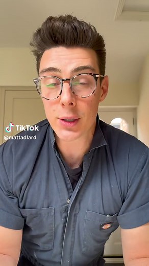 Ganache 101! Three delicious ganache recipes perfect for cake decorating! The chocolate sponge recipe is in my book which you can pre-order now 👀 It is a seriously seriously good sponge recipe! Any questions let me know :) Light Brown Sugar Ganache 300g Dark Chocolate 40g Unsalted Butter 50g Light Brown Sugar Pinch Sea Salt Flakes 300g Double Cream 110g Sour Cream 1. Melt the chocolate and set to one side. 2. Heat the cream, butter, sugar & salt until steam. 3. Slowly pour it over the melted ch