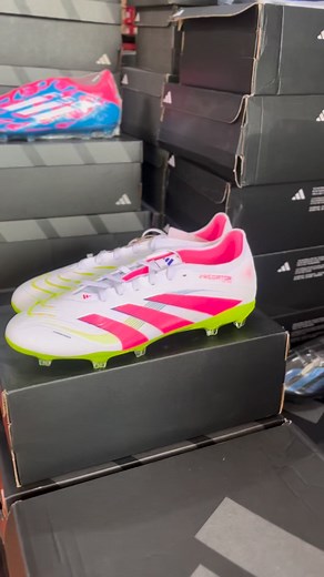 ADIDAS PREDATOR 25 PRO FG ⚪️⚡️🏷️ป้าย 5,200 ลดเหลือ 2,990 ⁉️🛒 สนใจสินค้าทักไลน์เข้ามาได้เลยครับ @kr18 #สตั๊ดของแท้ #soccercleats #cornerfootballkorat #adidasfootball | Cornerfootballkorat
