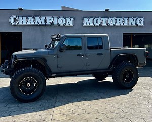3k-Mile, Lifted 2020 Jeep Gladiator With HEMI V8 Hides a Nasty 392ci Secret