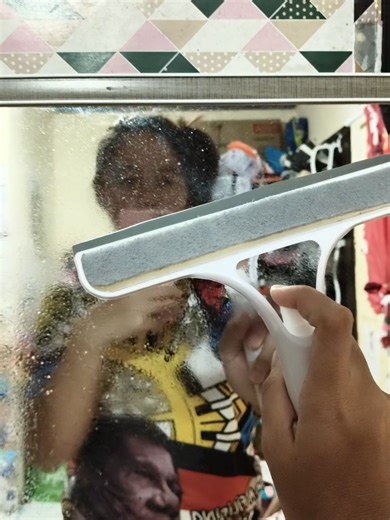 Effective 3-in-1 Glass Cleaner and Wiper Guide