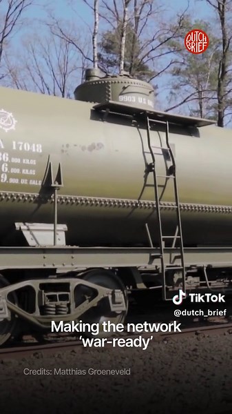 Government says urgent military transports will take priority as Netherlands becomes a key NATO transit point, but rail network is unprepared. Read the article on dutchbrief.com #dutchbrief #netherlands #military #ns #train