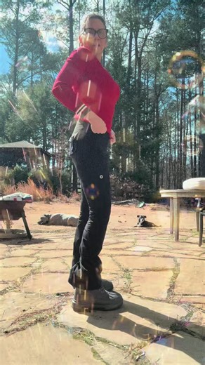 It’s a cooler day but beautiful nonetheless! I got the leggings in black, but I think neither are a “good” fit-I feel like I’m in between sizes-maybe in 5 more pounds! #outside #dogs #leggings #healthyweight