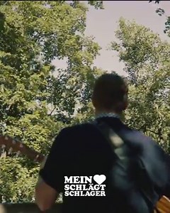 Wir haben Chris Cronauer für eine Mein Herz schlägt Schlager-Session unter freiem Himmel getroffen- und es war MEGA! Nicht verpassen: morgen um 18 Uhr! | Mein Herz schlägt Schlager