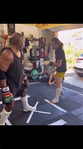 70 year old BILLY BLANKS SPARRING- October 2025 👊🏿 LOOKING GOOD! Will he Fight again? One more time? | Manny Reyes Jr.