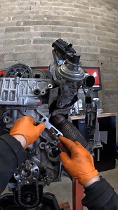 176K views · 3.7K reactions | Dans cette vidéo je pose la carter de distribution et ajuste définitivement le calage de distribution sur ce N47 de la mini [Clas outillage] [Elring France] [Mecanique automobile] [Chaine de distribution n47] | Akr Argeles | Facebook