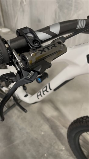 La Sal Peak with the brand new Shimano XTR Di2 is *chef’s kiss* 🤌 | Ari Bicycles