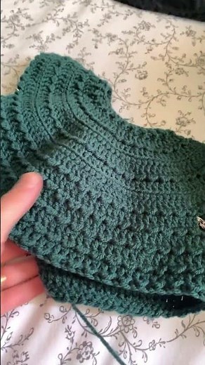 Petit gilet bébé en crochet, du pur bonheur, des points tout en relief.❤️