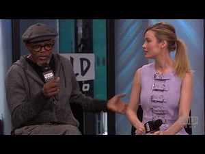 Samuel L. Jackson Points Out 'Radio Man' On The Street