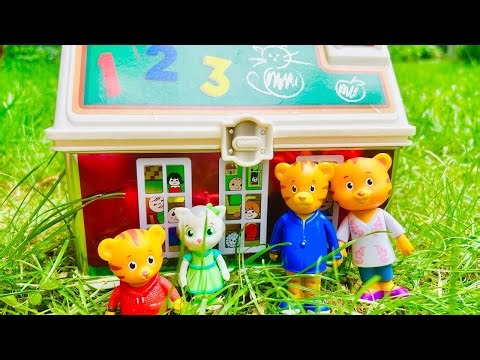 DANIEL Tiger’s Neighbourhood Fisher Price School Learning Letters Toddler Video