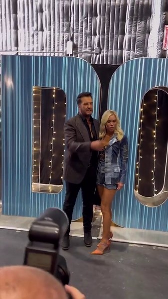 490K views · 19K reactions | The grand finale is underway. We crown a new winner tonight y’all. What a season. #Idol | Luke Bryan | Facebook