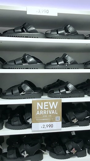 夏の必需品！GUの新作レザーグルカサンダルとメタルバックルテープサンダルの魅力