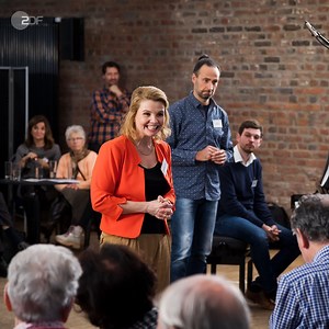 1M views · 7.1K reactions | Lebensfreude ist, wenn man trotzdem singt! Und das zeigen Demenzkranke, die mit Annette Frier einen Chor gründen, ab 21. Juli am Dienstagabend bei uns im Zweiten und jetzt schon mit allen Folgen in der ZDFmediathek. | ZDF | Facebook