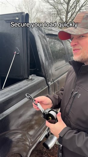 Link in my bio to cop🔗 ratchet straps auto retract so you never have loose strap lying around. They also have a keeper bar to ensure they stay attached to your hook. #ratchetstrap #ratchetstraps #bluecollar #bluecollarboys #bluecollarlife | Ironstride.online