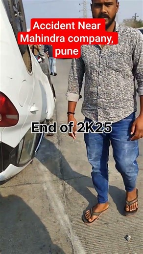 accident near mahindra company, pune #public #minivlog #trendingvideo #accident