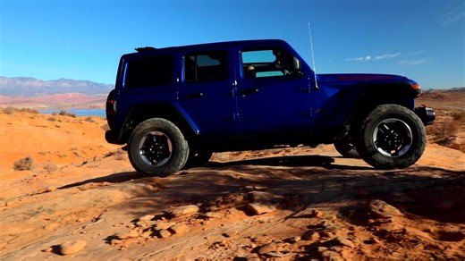 2022 Jeep® Wrangler Rubicon EcoDiesel Driving Video