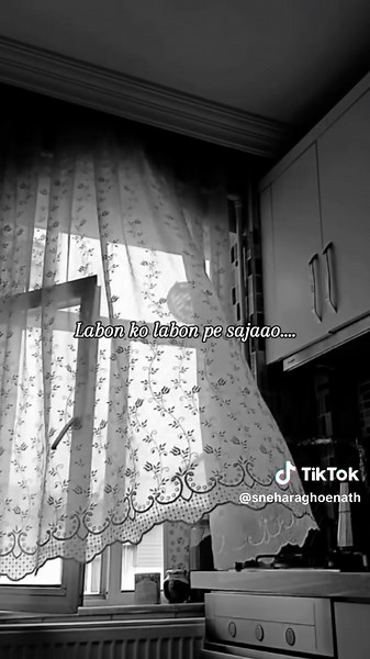 Labon ko Labo pe Sajaao: Ek Romantic Journey