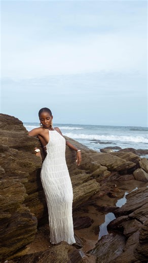 FASHION | COMMERCIAL MODEL | POSE COACH on Instagram: "Confidence is visible in your posture even before you say a word. In this 3-weeks pose class, we’ll work on how you STAND, MOVE, and CARRY YOURSELF so CONFIDENCE becomes your DEFAULT."