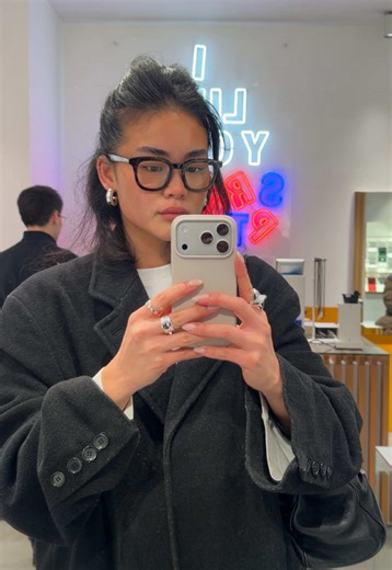 I’ve been on the forever hunt for the perfect pair of blue-light filter glasses. Help me out @aceandtate #glasses #fashiontiktok #accessories #fashioninspo