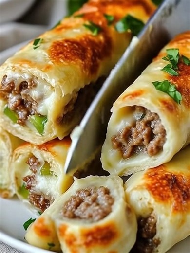 Keto Philly Cheesesteak Roll Ups Savory beef, creamy cheese, and fresh veggies create pure bliss! INGREDIENTS: 2 cups Monterey jack cheese (shredded) 16 ounces ground beef 1/2 medium onion (sliced) 1 bell pepper (sliced) 1 tsp Worcestershire sauce 4 ounces cream cheese Must express something to keep getting my recipes.... Thank you. | Alice’s Daily Recipes